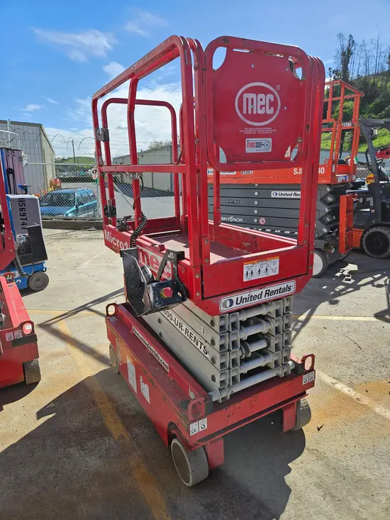 2019 MEC MICRO 19 Scissor Lift