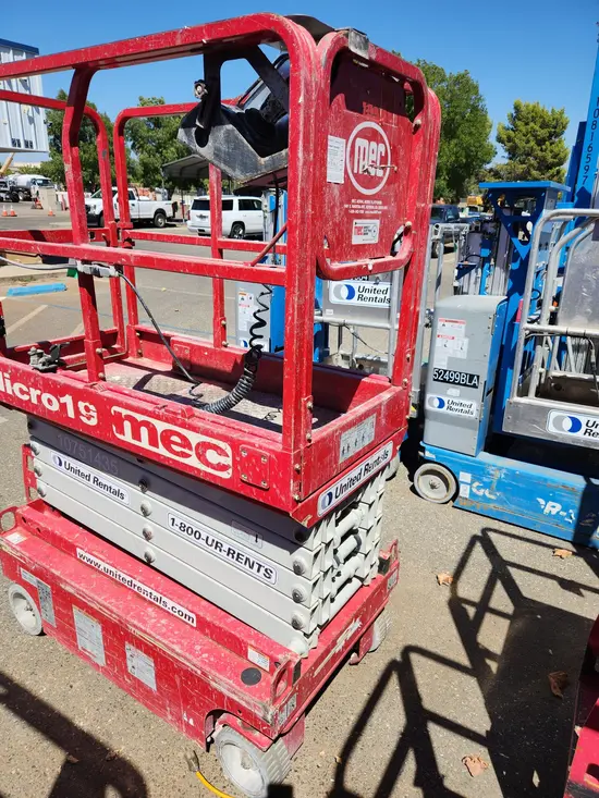 2018 MEC MICRO 19 Scissor Lift