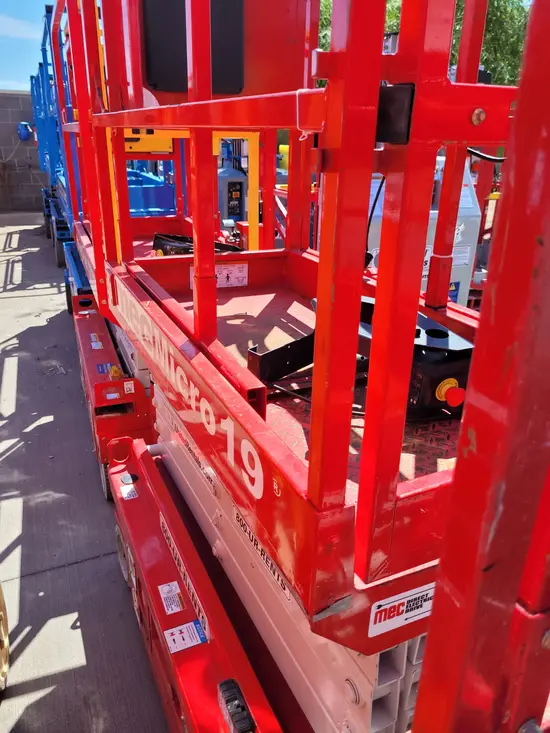 2018 MEC MICRO 19 Scissor Lift