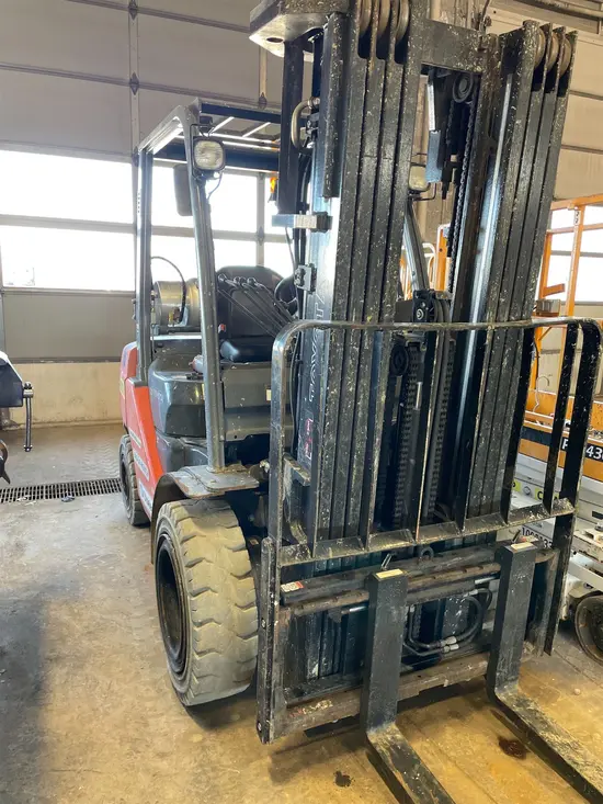 2018 Toyota 8FGU30 Warehouse Forklift
