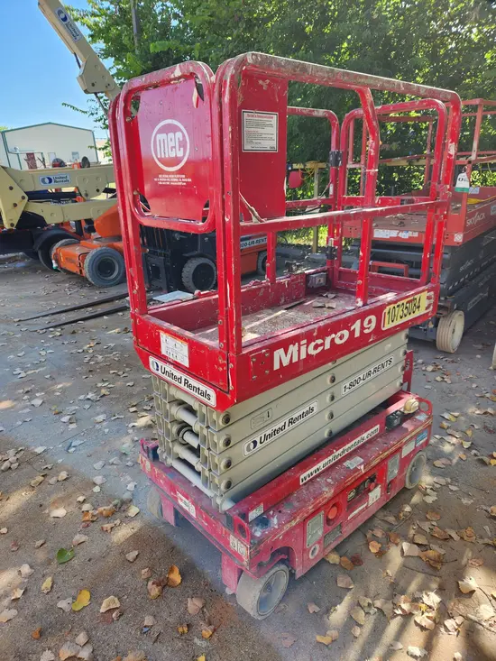 2018 MEC MICRO 19 Scissor Lift