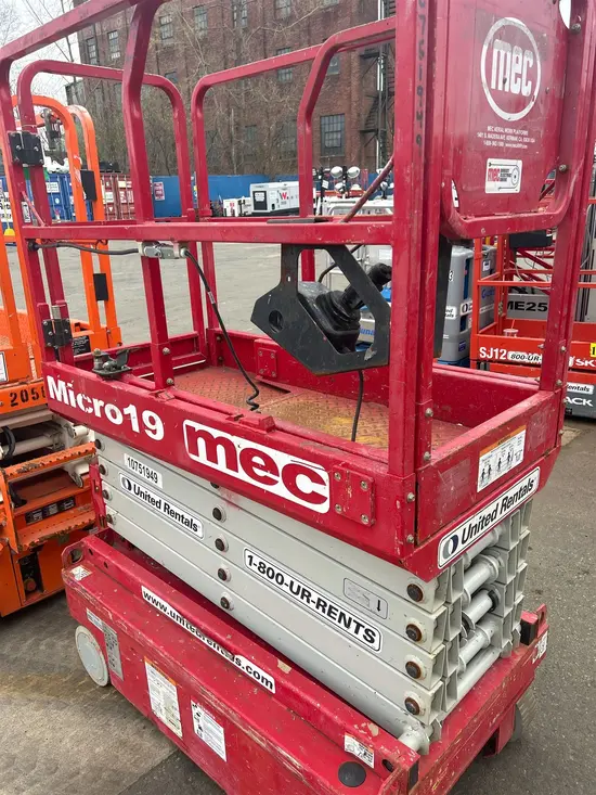 2018 MEC MICRO 19 Scissor Lift