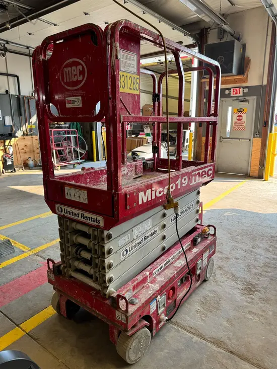 2018 MEC MICRO 19 Scissor Lift