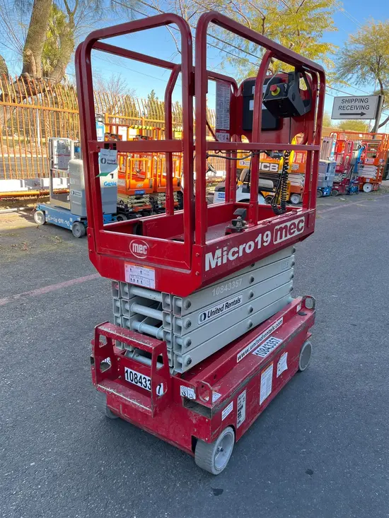 2018 MEC MICRO 19 Scissor Lift