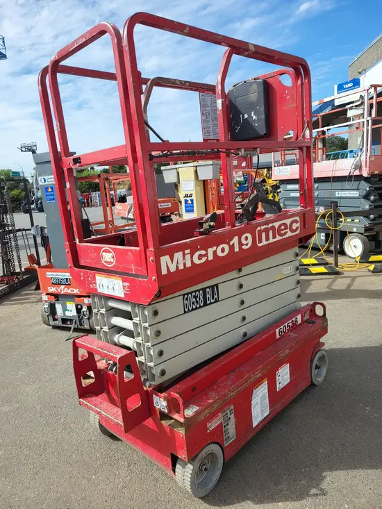 2018 MEC MICRO 19 Scissor Lift