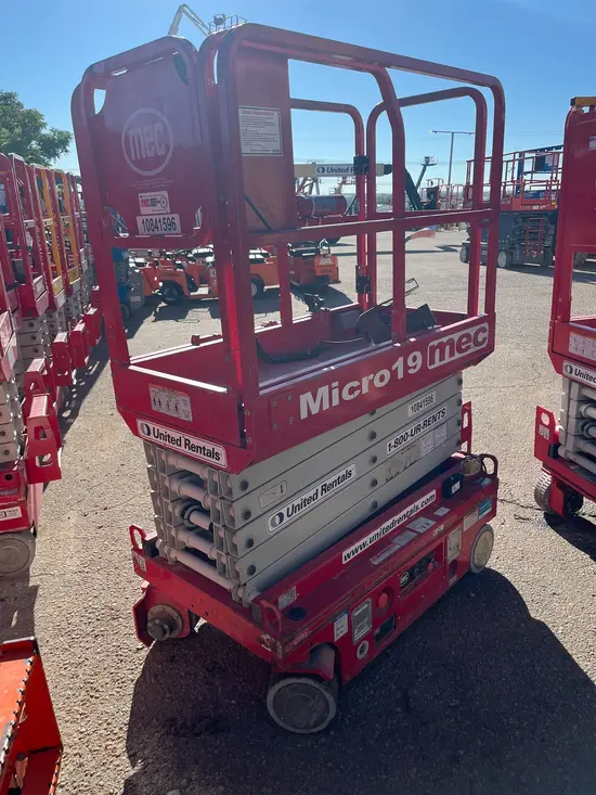 2018 MEC MICRO 19 Scissor Lift