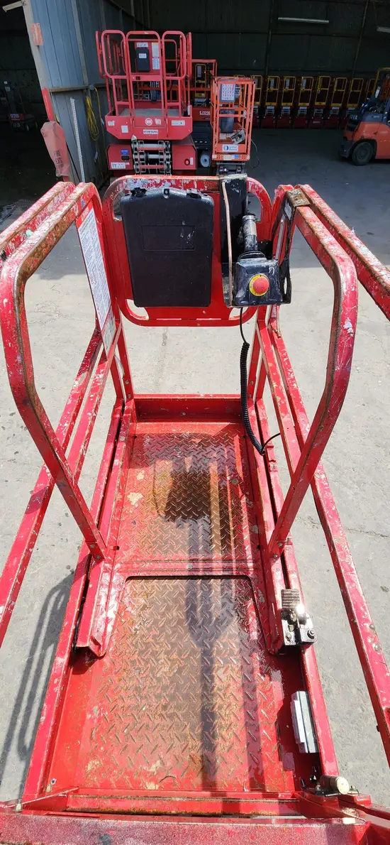 2018 MEC MICRO 19 Scissor Lift