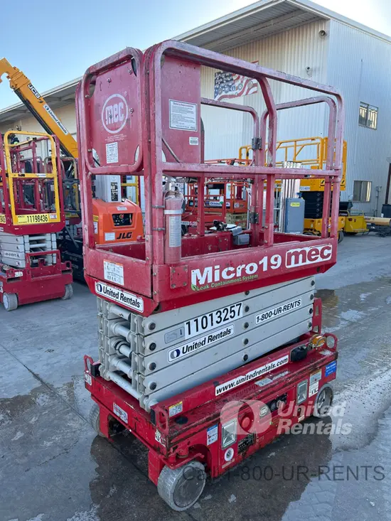 2019 MEC MICRO 19 Scissor Lift