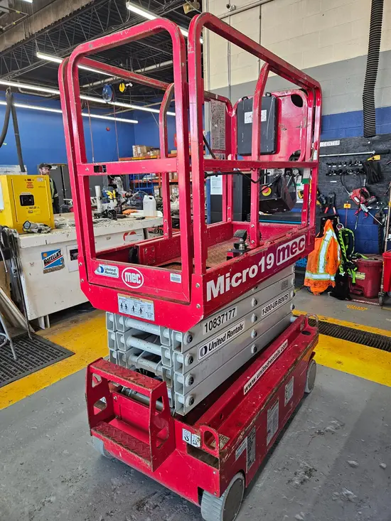 2018 MEC MICRO 19 Scissor Lift
