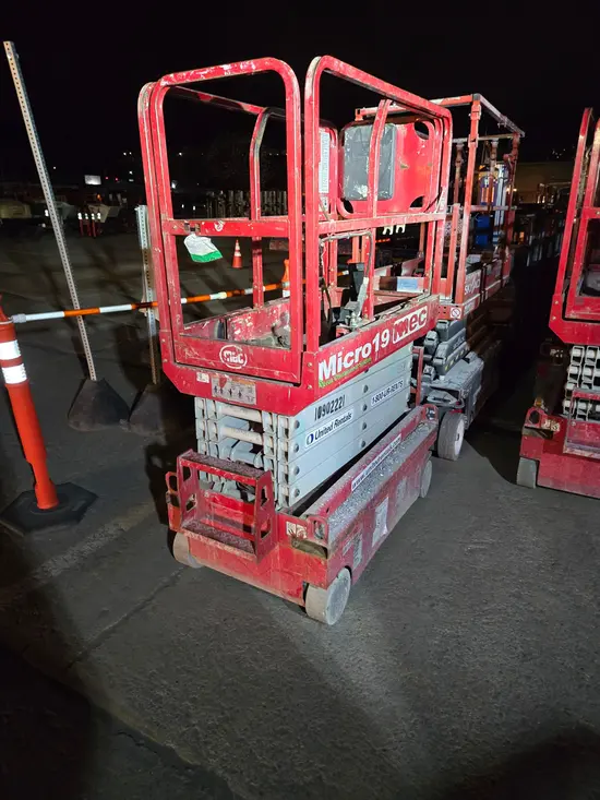 2019 MEC MICRO 19 Scissor Lift