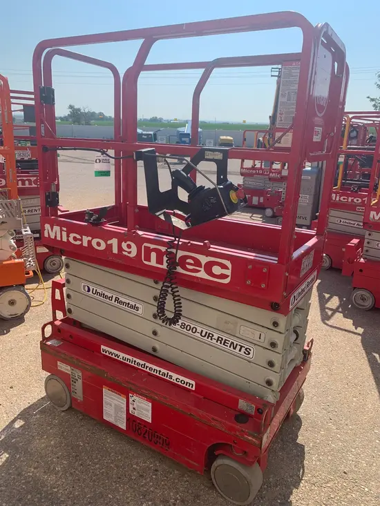 2018 MEC MICRO 19 Scissor Lift
