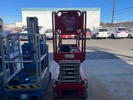 2018 MEC MICRO 19 Scissor Lift