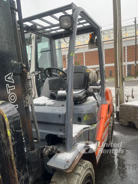 2019 Toyota 8FGU30 Warehouse Forklift
