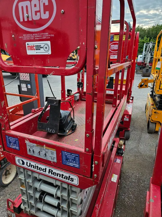 2018 MEC MICRO 19 Scissor Lift