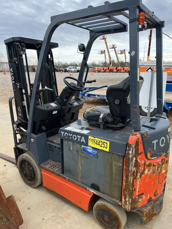 2018 Toyota 8FBCU25 Warehouse Forklift