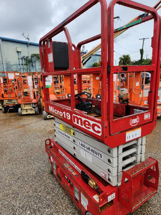 2020 MEC MICRO 19 Scissor Lift