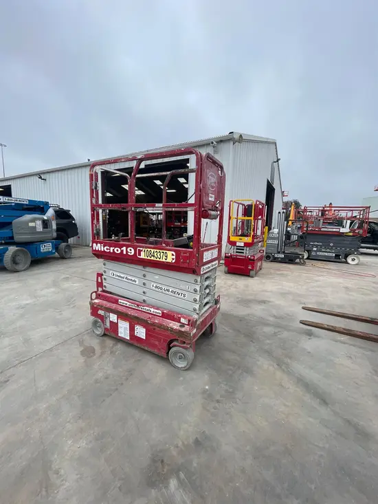2018 MEC MICRO 19 Scissor Lift