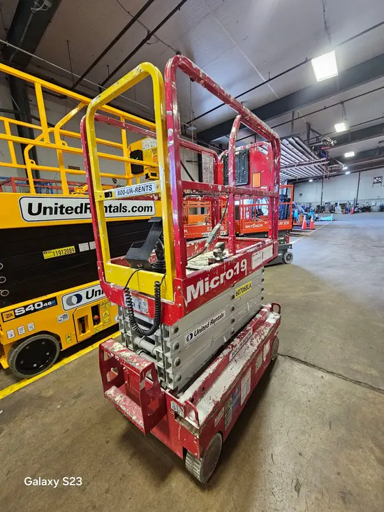 2018 MEC MICRO 19 Scissor Lift