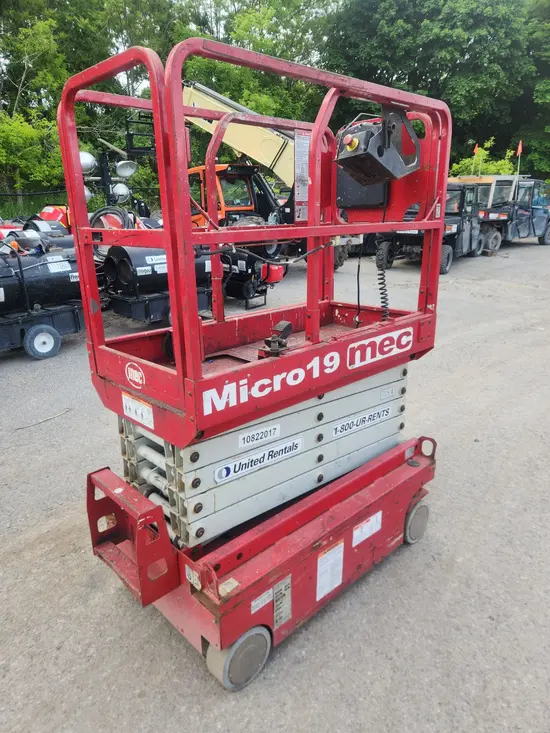 2018 MEC MICRO 19 Scissor Lift