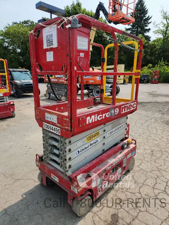 2017 MEC MICRO 19 Scissor Lift