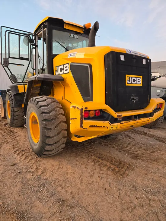 2022 JCB 427 Wheel Loader