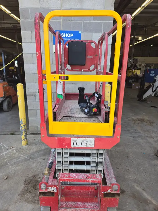 2019 MEC MICRO 19 Scissor Lift