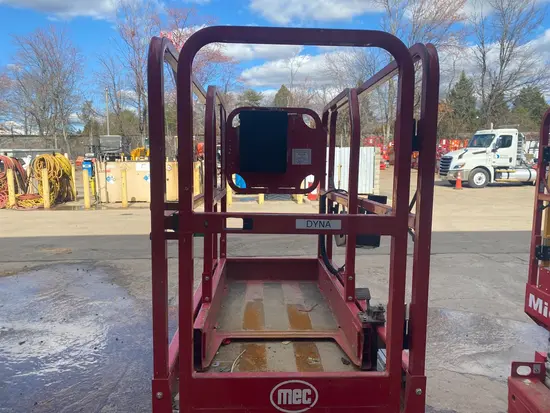 2017 MEC MICRO 19 Scissor Lift