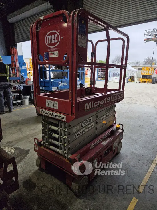 2019 MEC MICRO 19 Scissor Lift