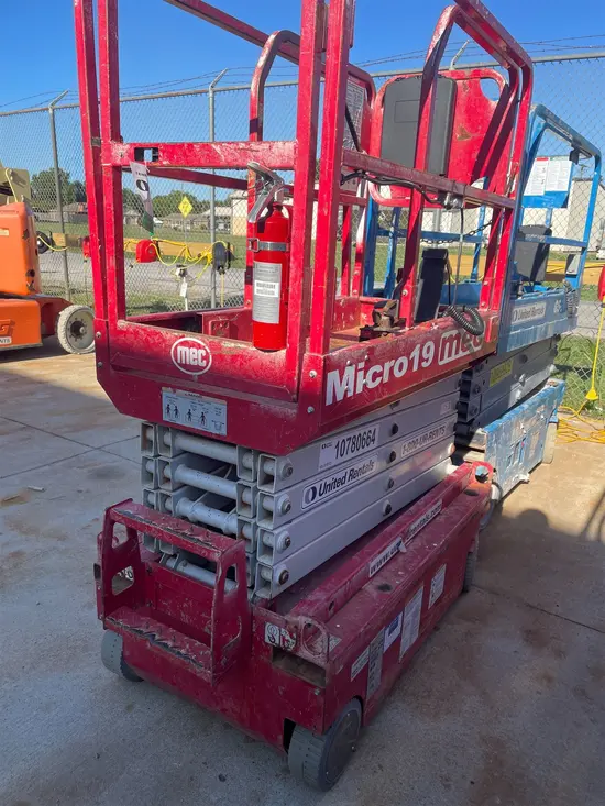 2018 MEC MICRO 19 Scissor Lift