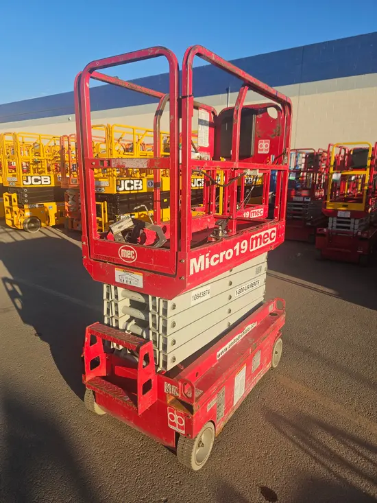 2018 MEC MICRO 19 Scissor Lift