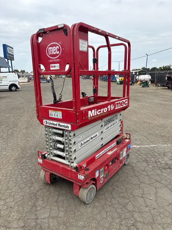 2019 MEC MICRO 19 Scissor Lift