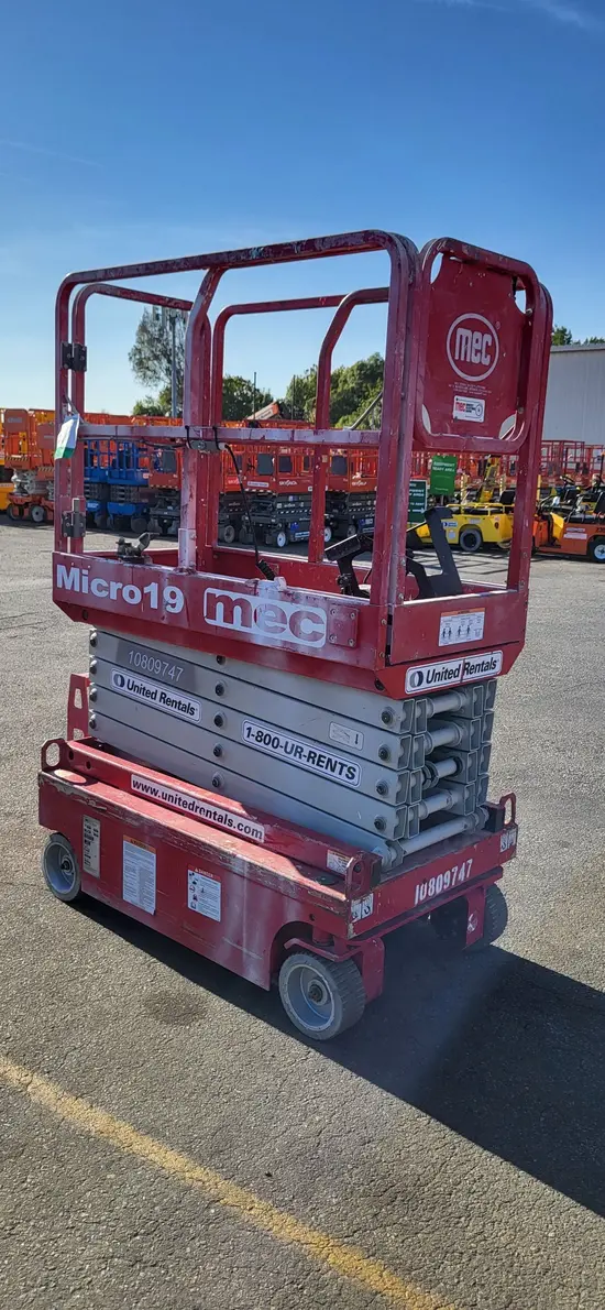 2018 MEC MICRO 19 Scissor Lift