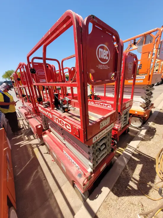 2017 MEC MICRO 19 Scissor Lift