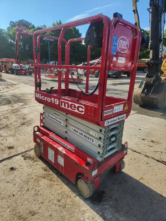 2018 MEC MICRO 19 Scissor Lift
