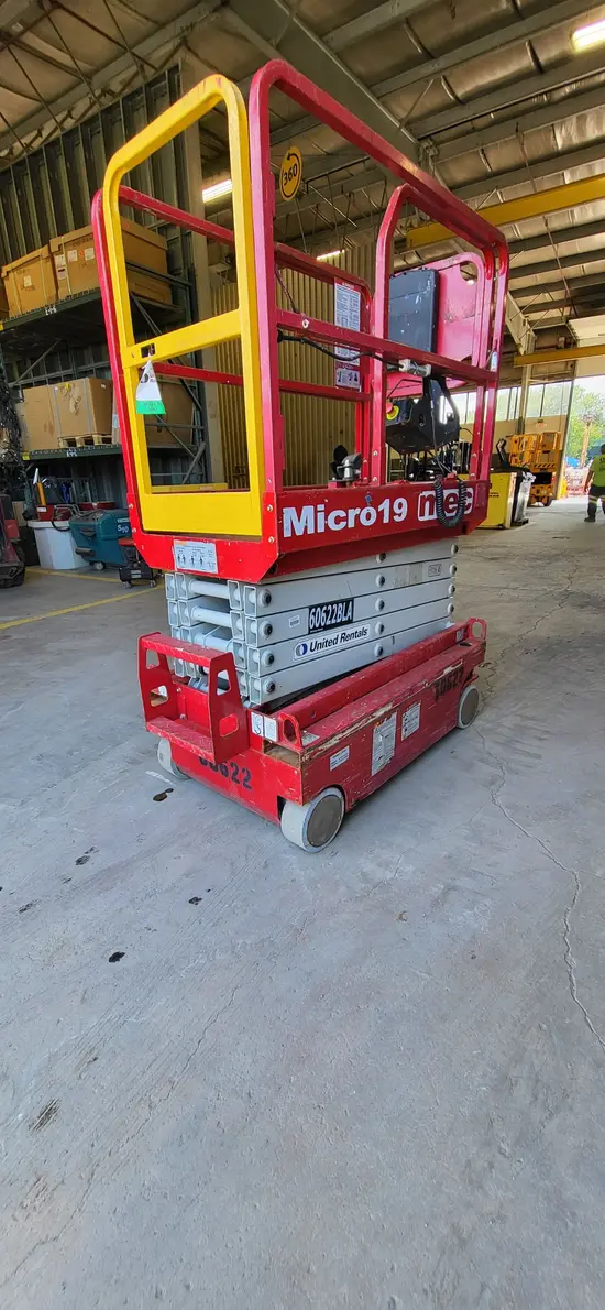 2018 MEC MICRO 19 Scissor Lift