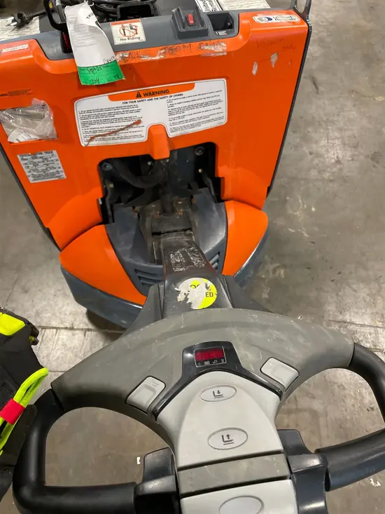 2023 Toyota 8HBW23 Jack