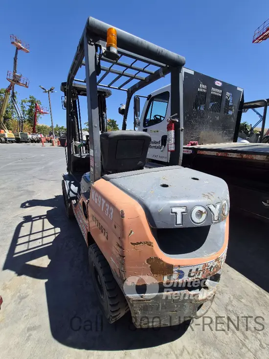 2018 Toyota 8FDU30 Warehouse Forklift