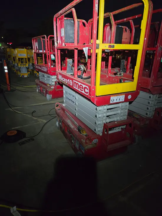 2019 MEC MICRO 19 Scissor Lift