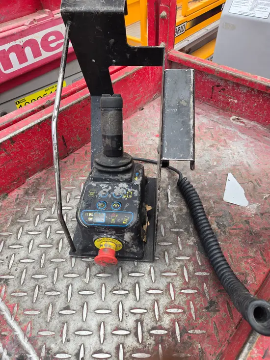 2018 MEC MICRO 19 Scissor Lift