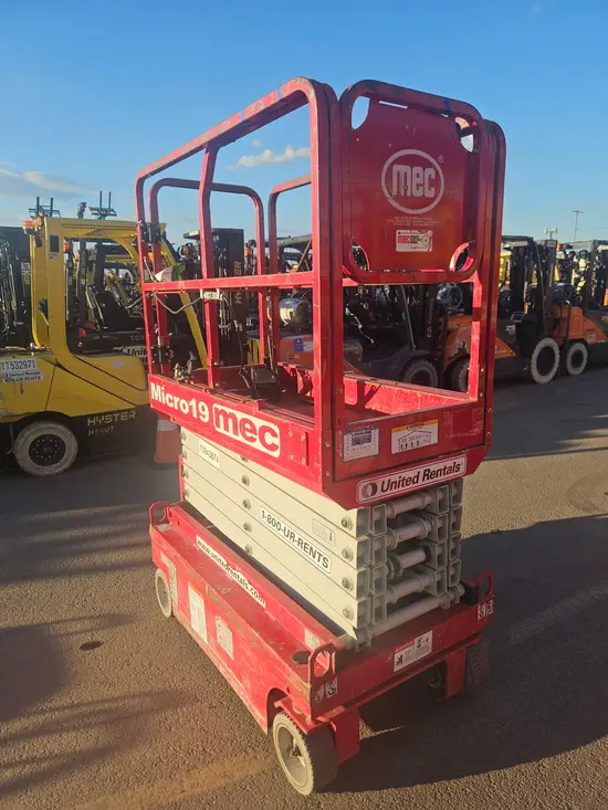 2018 MEC MICRO 19 Scissor Lift