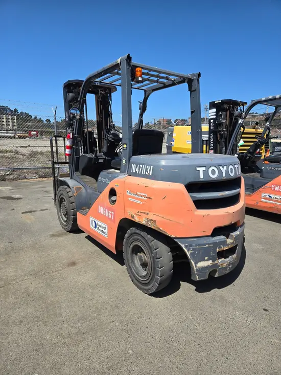 2016 Toyota 8FD35U Warehouse Forklift
