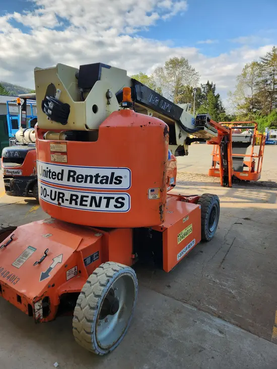 2016 JLG E400AJPN Articulating Boom Lift