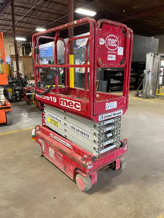 2018 MEC MICRO 19 Scissor Lift