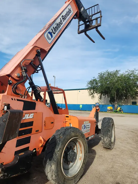 2017 SKYTRAK 6042 Forklift