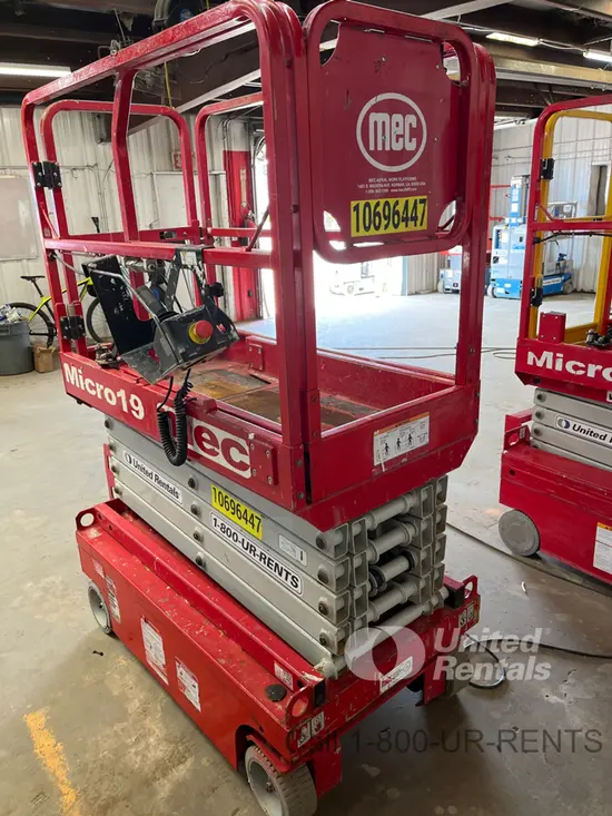 2017 MEC MICRO 19 Scissor Lift