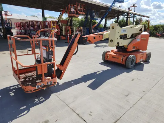 2013 JLG E400AJPN Articulating Boom Lift