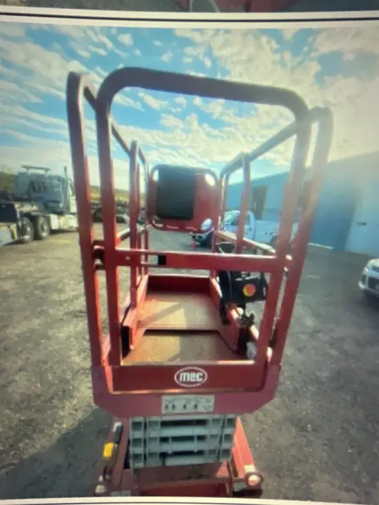 2018 MEC MICRO 19 Scissor Lift