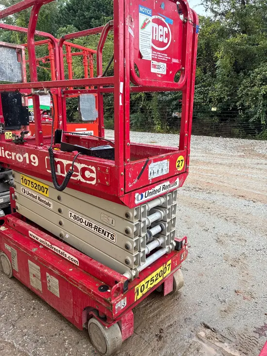 2018 MEC MICRO 19 Scissor Lift
