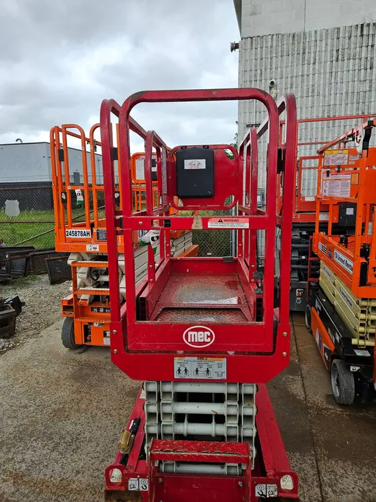 2018 MEC MICRO 19 Scissor Lift