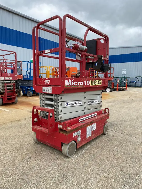 2019 MEC MICRO 19 Scissor Lift